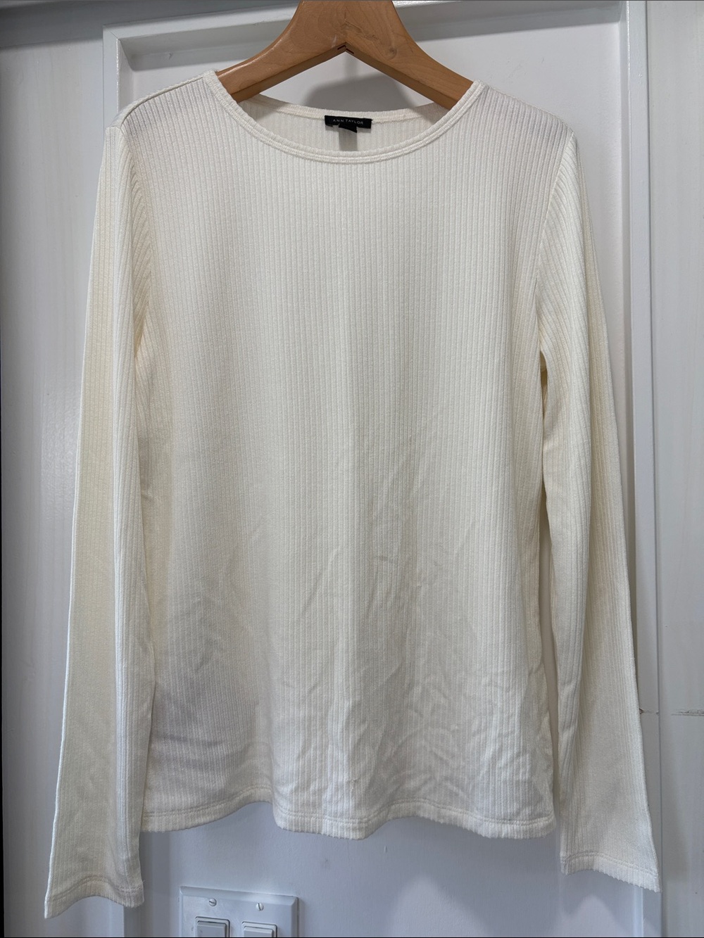 Ann Taylor Ivory White Ribbed Knit Long Sleeve Crew Neck Tee Shirt Top Size M